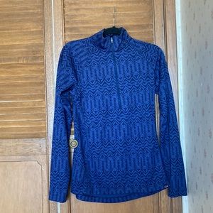 Patagonia Women top /  light sweater zip up